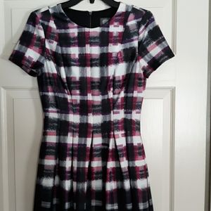 Awesome Vince Camuto plaid dress